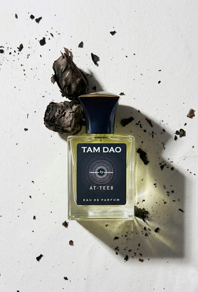 TAM_DAOO eau de parfum bottle with clear glass and dark navy cap